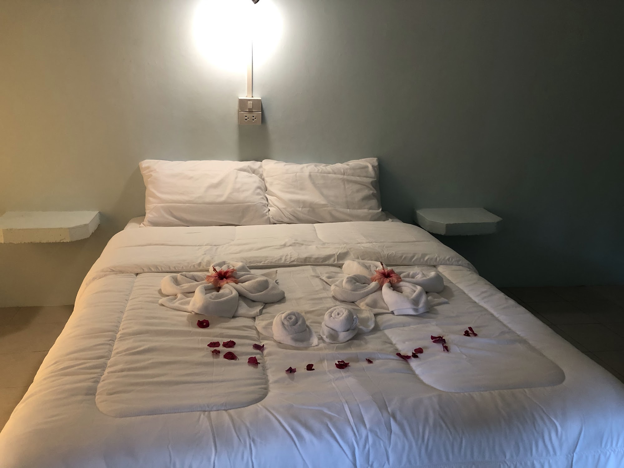 Romantic king room